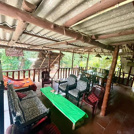 The Traveller'S Hostel & Private Rooms Sigiriya Esterno foto
