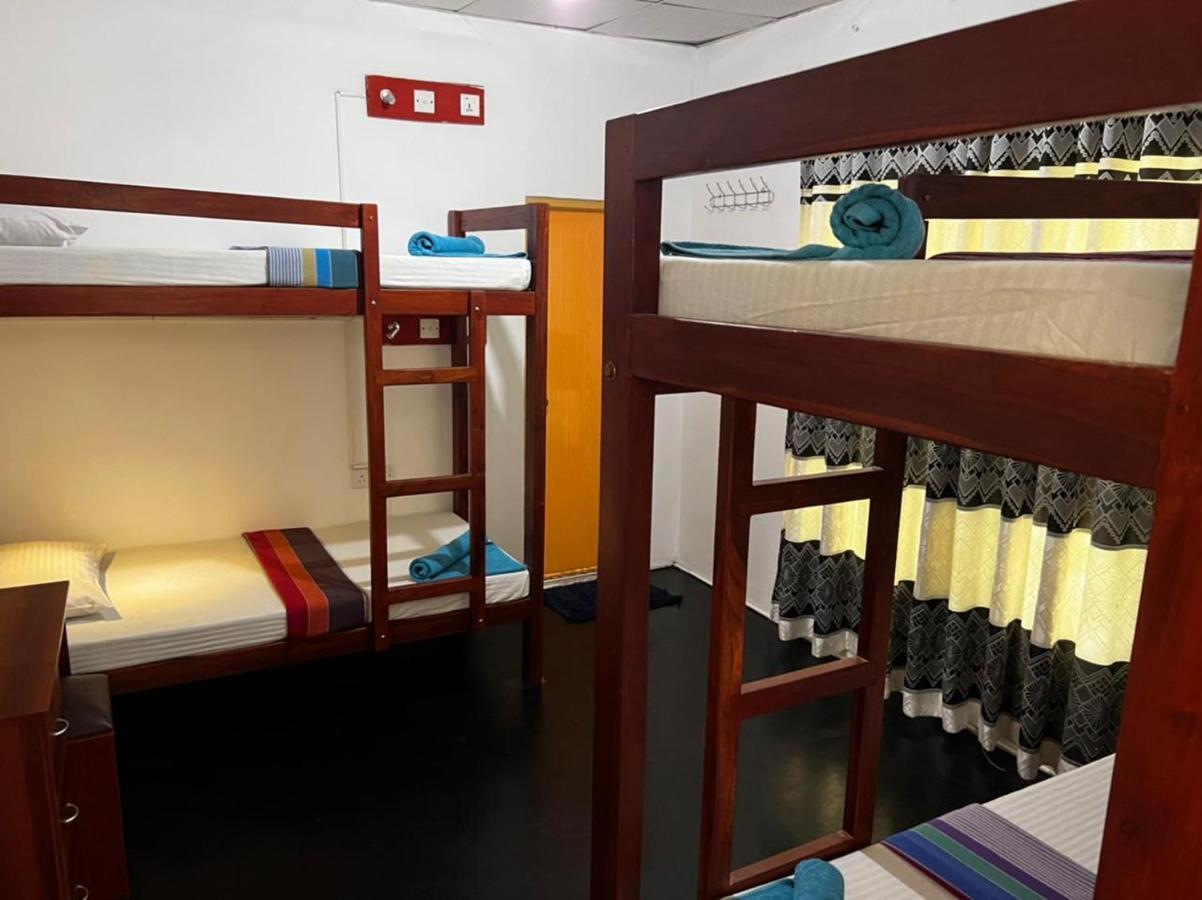 The Traveller'S Hostel & Private Rooms Sigiriya Esterno foto