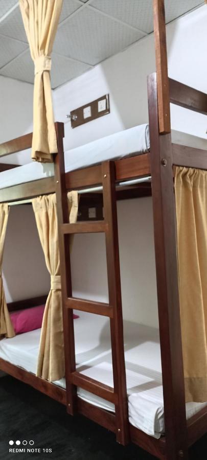 The Traveller'S Hostel & Private Rooms Sigiriya Esterno foto