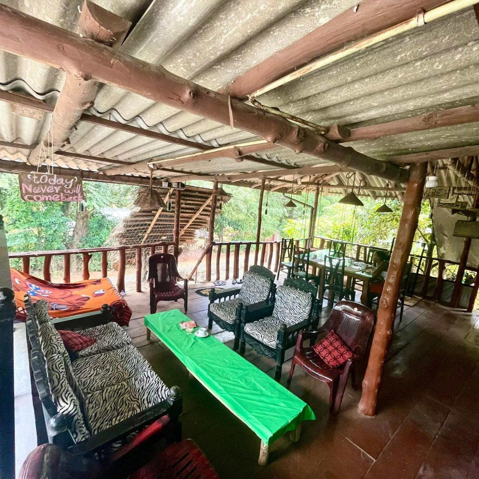 The Traveller'S Hostel & Private Rooms Sigiriya Esterno foto