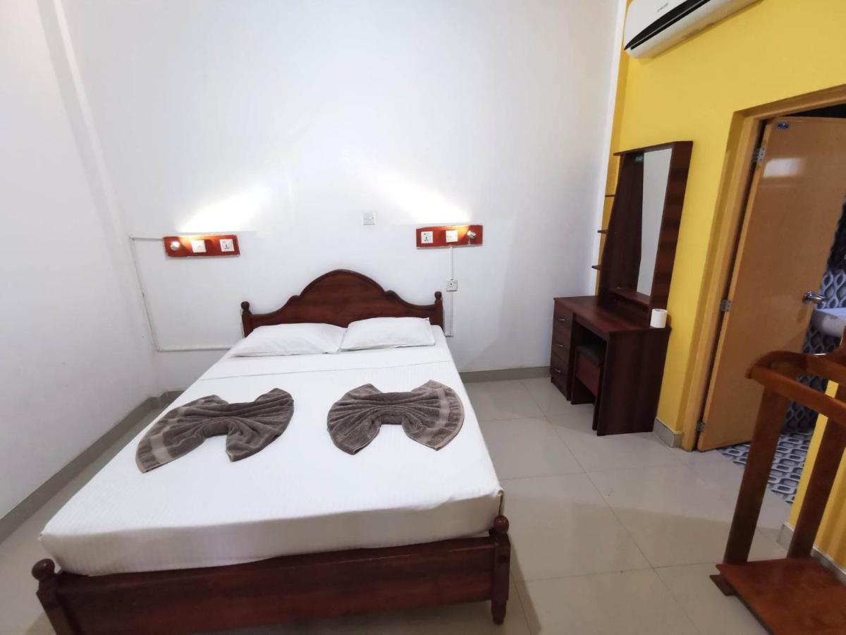 The Traveller'S Hostel & Private Rooms Sigiriya Esterno foto